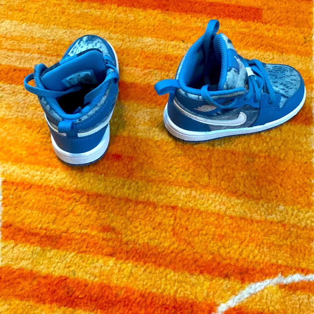 Air Jordan - Picture 3 of 3